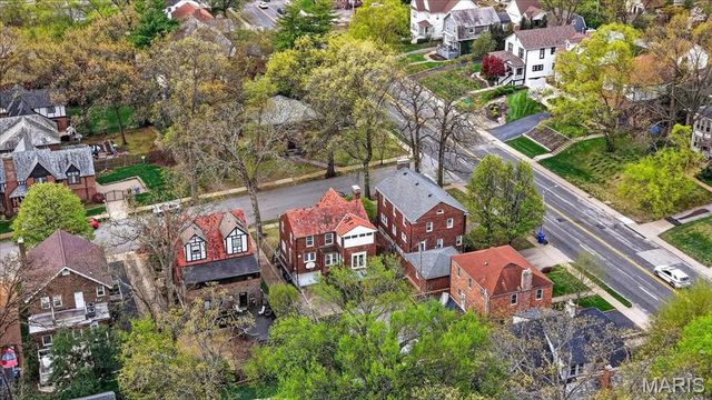 7487 Kingsbury Boulevard, University City, MO 63130