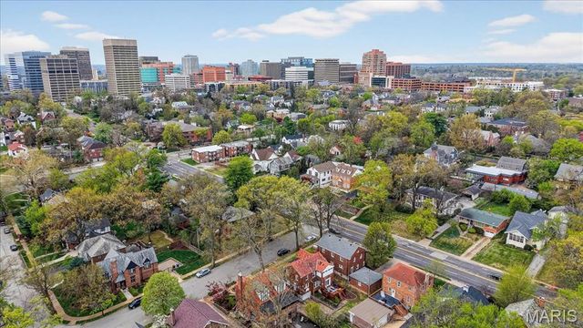 7487 Kingsbury Boulevard, University City, MO 63130