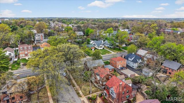 7487 Kingsbury Boulevard, University City, MO 63130