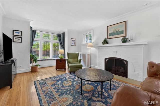 7487 Kingsbury Boulevard, University City, MO 63130