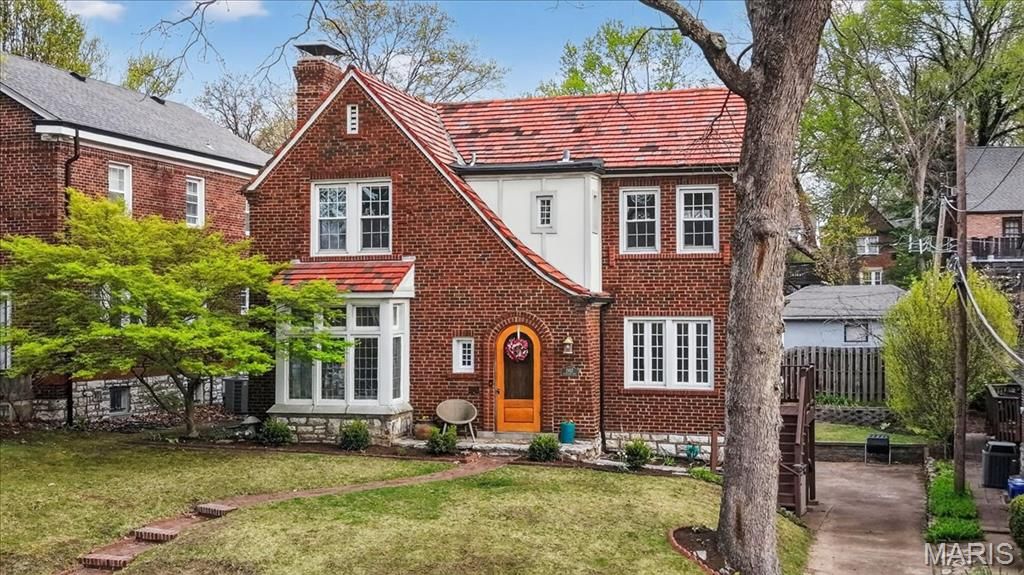 7487 Kingsbury Boulevard, University City, MO 63130