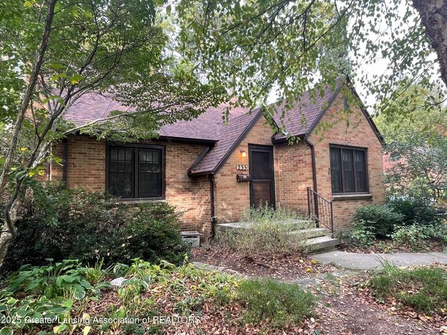 235 Maplewood Drive, East Lansing, MI 48823