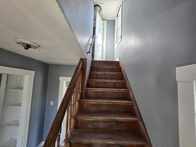 827 Middle Turnpike East, Manchester, CT 06040