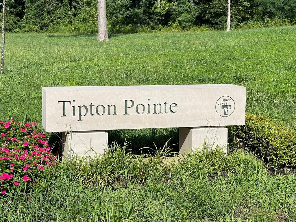 1952 Tipton Pointe Court, Columbus, IN 47201