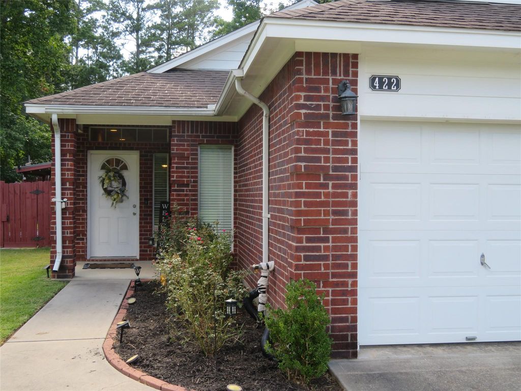 422 E Hunting Tower Run, Conroe, TX 77316
