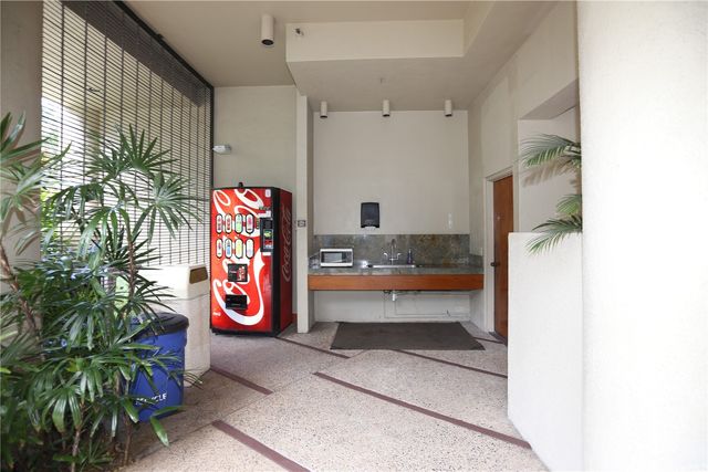 60 N Beretania Street 2009, Honolulu, HI 96817