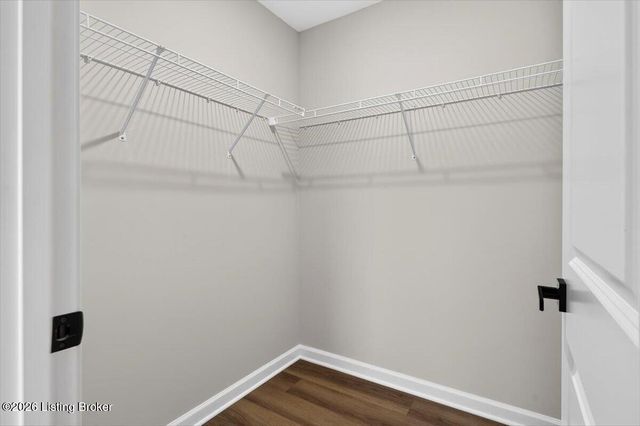 11021 Meadow Run Rd, Louisville, KY 40229