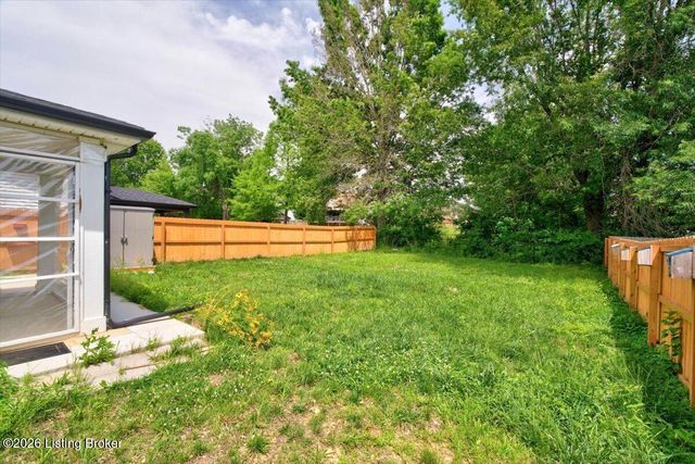 11021 Meadow Run Rd, Louisville, KY 40229
