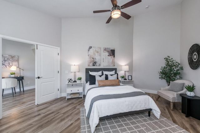 8540 N Talladega Way, Fresno, CA 93720