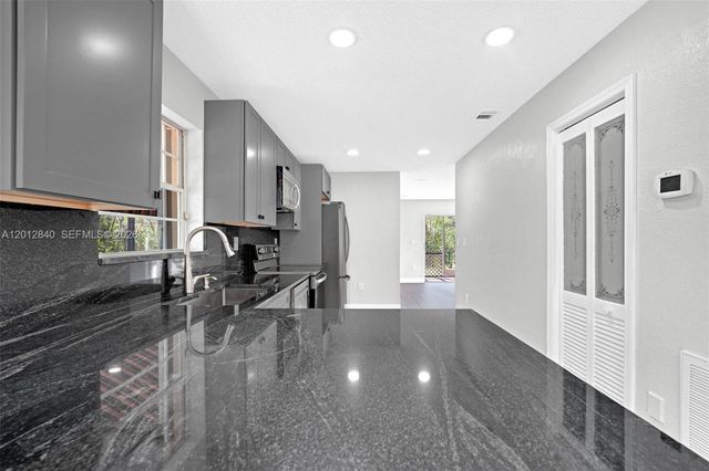 10065 NW 54th Ter, Doral, FL 33178