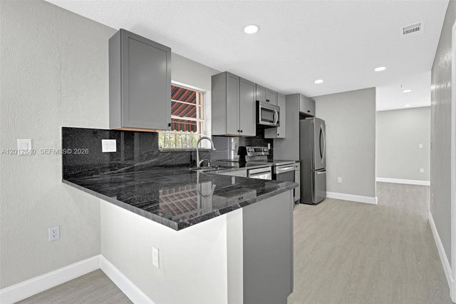 10065 NW 54th Ter, Doral, FL 33178