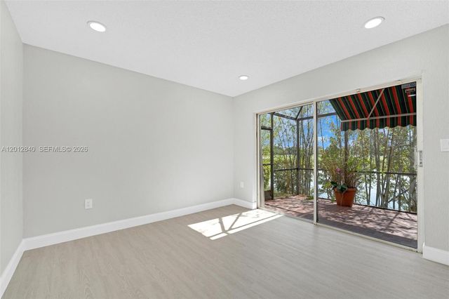 10065 NW 54th Ter, Doral, FL 33178