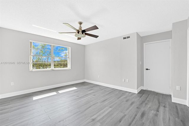 10065 NW 54th Ter, Doral, FL 33178
