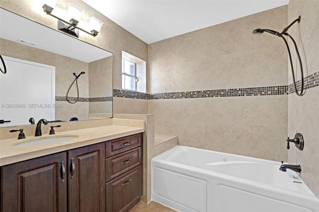 10065 NW 54th Ter, Doral, FL 33178