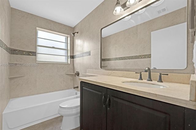 10065 NW 54th Ter, Doral, FL 33178