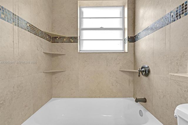 10065 NW 54th Ter, Doral, FL 33178