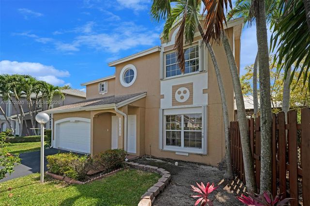 10065 NW 54th Ter, Doral, FL 33178