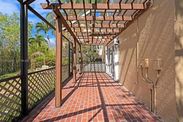 10065 NW 54th Ter, Doral, FL 33178