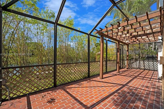 10065 NW 54th Ter, Doral, FL 33178