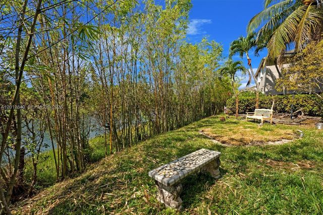 10065 NW 54th Ter, Doral, FL 33178