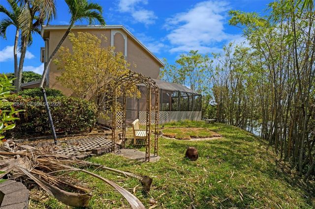 10065 NW 54th Ter, Doral, FL 33178