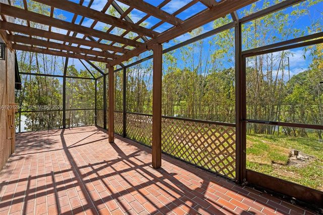10065 NW 54th Ter, Doral, FL 33178
