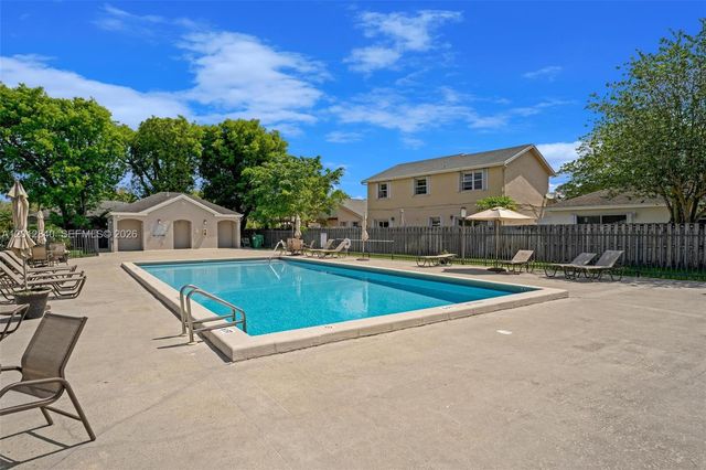 10065 NW 54th Ter, Doral, FL 33178