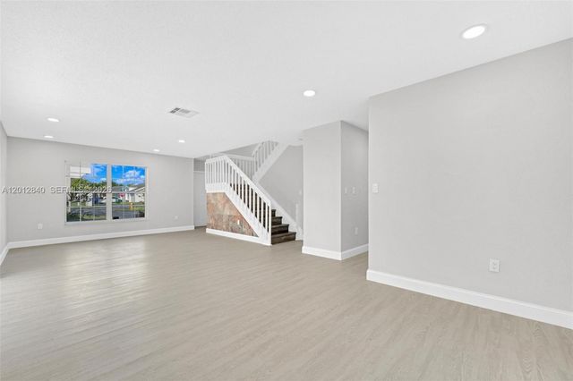 10065 NW 54th Ter, Doral, FL 33178