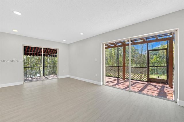 10065 NW 54th Ter, Doral, FL 33178