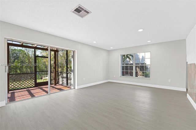 10065 NW 54th Ter, Doral, FL 33178