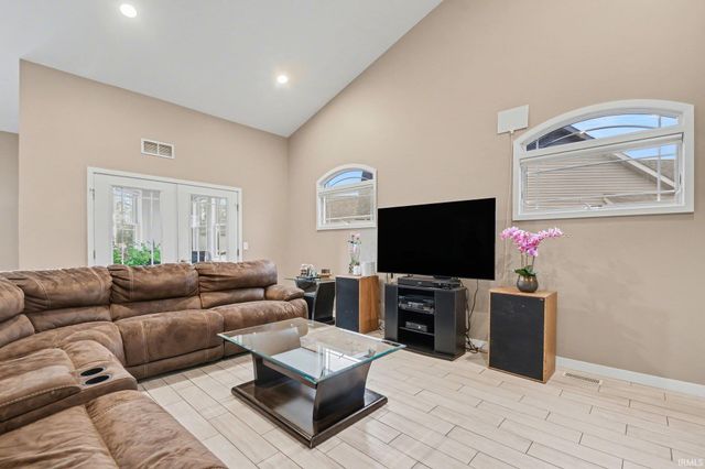 25938 Rolling Hills Drive, South Bend, IN 46628