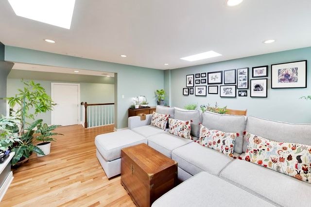 403 S Wille Street, Mount Prospect, IL 60056