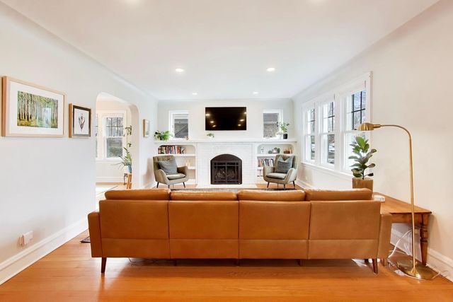 403 S Wille Street, Mount Prospect, IL 60056