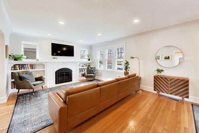 403 S Wille Street, Mount Prospect, IL 60056