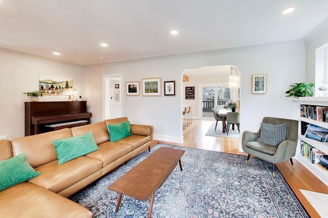 403 S Wille Street, Mount Prospect, IL 60056