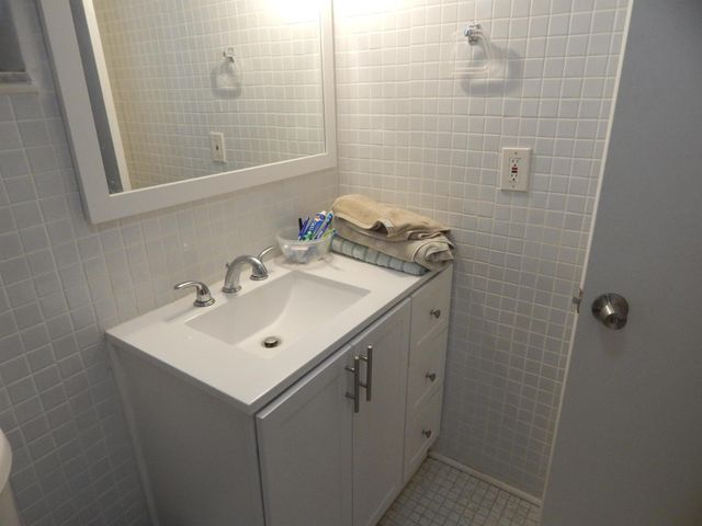 225 Bonnie Boulevard 204, Palm Springs, FL 33461