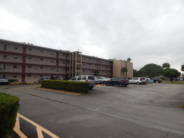 225 Bonnie Boulevard 204, Palm Springs, FL 33461