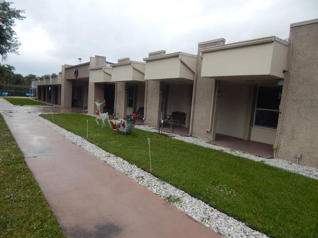 225 Bonnie Boulevard 204, Palm Springs, FL 33461