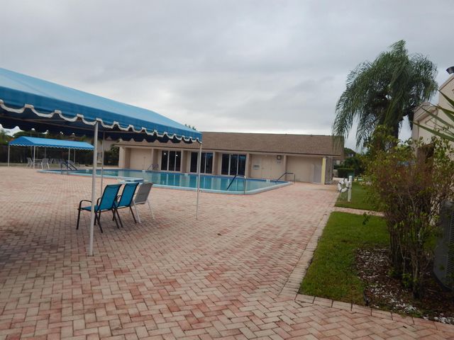 225 Bonnie Boulevard 204, Palm Springs, FL 33461