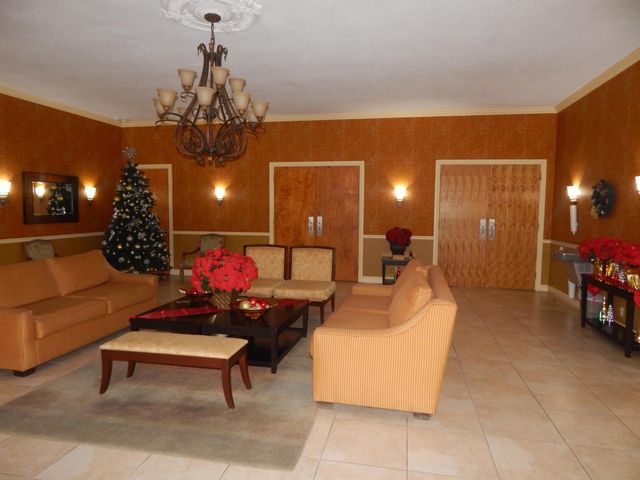 225 Bonnie Boulevard 204, Palm Springs, FL 33461