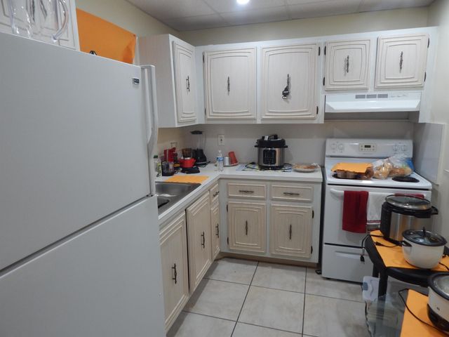 225 Bonnie Boulevard 204, Palm Springs, FL 33461