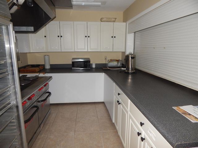 225 Bonnie Boulevard 204, Palm Springs, FL 33461