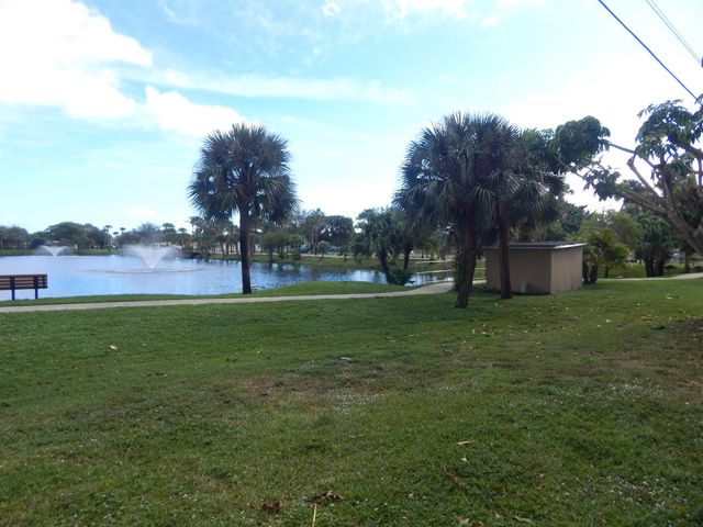 225 Bonnie Boulevard 204, Palm Springs, FL 33461