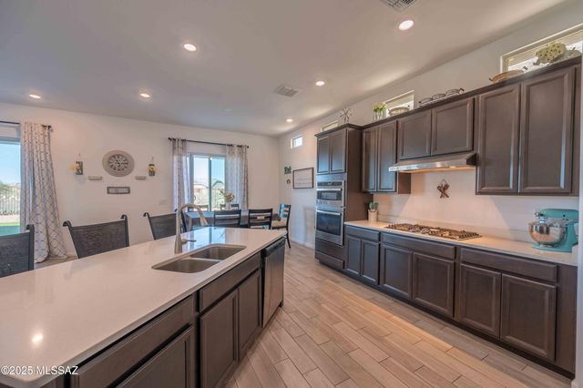 10843 N Cactus Point Drive, Tucson, AZ 85742