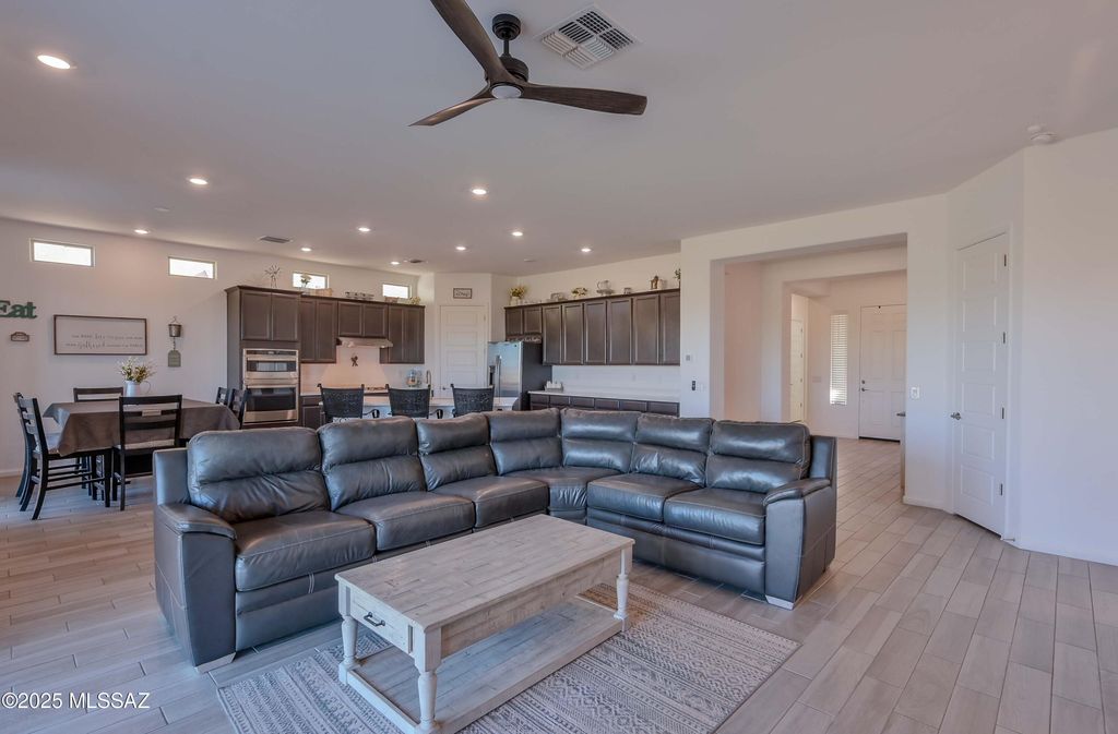 10843 N Cactus Point Drive, Tucson, AZ 85742