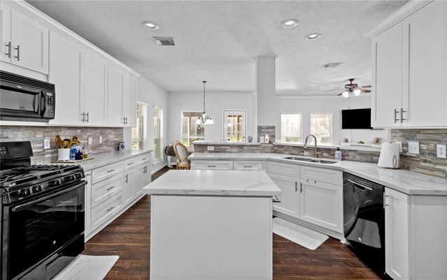 6722 Haider Avenue, Baytown, TX 77521