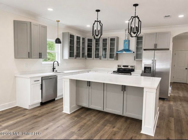 2424 Pine Avenue, Gulfport, MS 39501