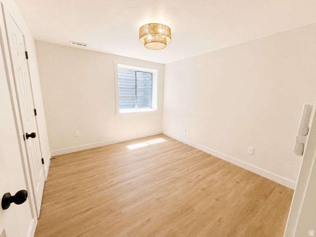 Image 27 of property listing at 3025 W WESTCOVE DR, West Valley City, UT 84119