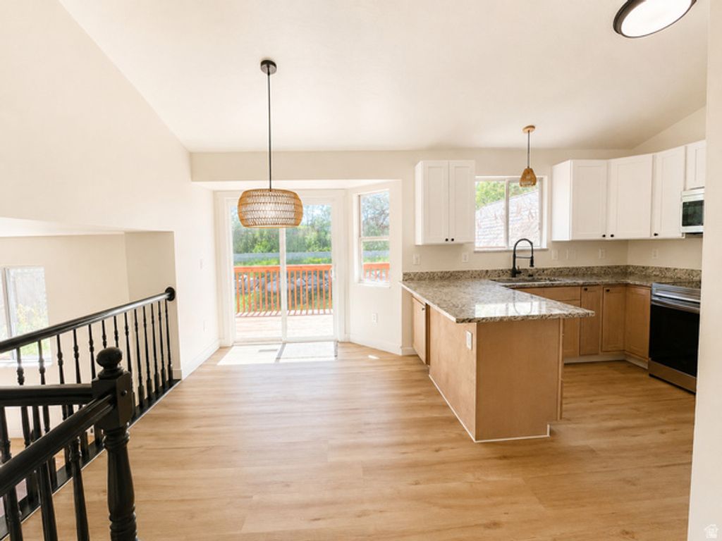 Image 8 of property listing at 3025 W WESTCOVE DR, West Valley City, UT 84119