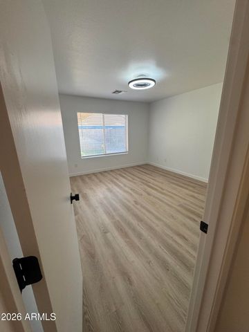 2739 E BEVERLY Lane, Phoenix, AZ 85032